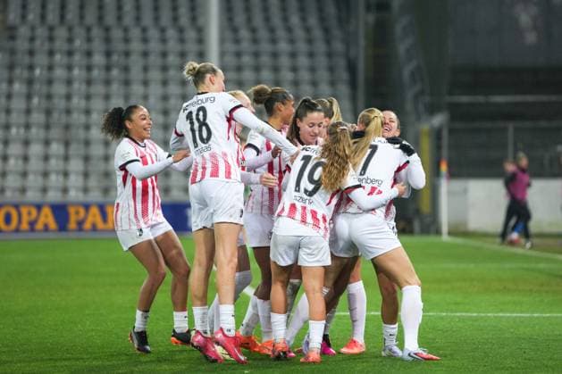 Google Pixel Frauen-Bundesliga: SC Freiburg vs. Bayer 04 Leverkusen, 10.11.2025 Torjubel Tessa Blumenberg (SC Freiburg, 7) zum 1:1 Google Pixel Frauen-Bundesliga: SC Freiburg vs. Bayer 04 Leverkusen, Dreisamstadion, 10.11.2025 DFB DFL REGULATIONS PROHIBIT ANY USE OF PHOTOGRAPHS AS IMAGE SEQUENCES AND OR QUASI-VIDEO. Copyright: xBEAUTIFULxSPORTS Boscox