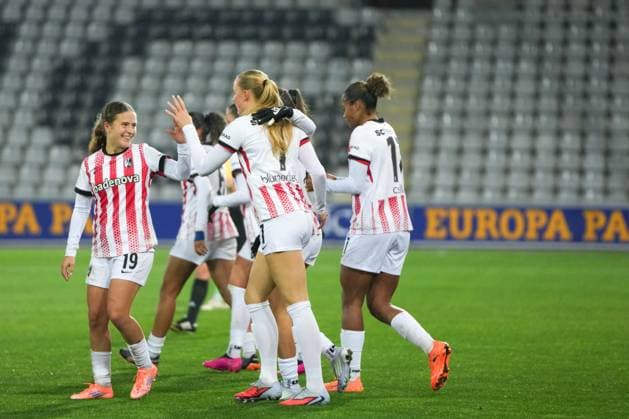 Google Pixel Frauen-Bundesliga: SC Freiburg vs. Bayer 04 Leverkusen, 10.11.2025 Torjubel Tessa Blumenberg (SC Freiburg, 7) zum 1:1 Google Pixel Frauen-Bundesliga: SC Freiburg vs. Bayer 04 Leverkusen, Dreisamstadion, 10.11.2025 DFB DFL REGULATIONS PROHIBIT ANY USE OF PHOTOGRAPHS AS IMAGE SEQUENCES AND OR QUASI-VIDEO. Copyright: xBEAUTIFULxSPORTS Boscox