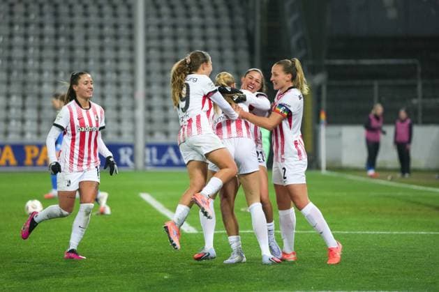 Google Pixel Frauen-Bundesliga: SC Freiburg vs. Bayer 04 Leverkusen, 10.11.2025 Torjubel Tessa Blumenberg (SC Freiburg, 7) zum 1:1 Google Pixel Frauen-Bundesliga: SC Freiburg vs. Bayer 04 Leverkusen, Dreisamstadion, 10.11.2025 DFB DFL REGULATIONS PROHIBIT ANY USE OF PHOTOGRAPHS AS IMAGE SEQUENCES AND OR QUASI-VIDEO. Copyright: xBEAUTIFULxSPORTS Boscox