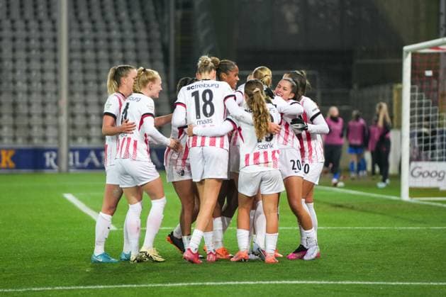 Google Pixel Frauen-Bundesliga: SC Freiburg vs. Bayer 04 Leverkusen, 10.11.2025 Torjubel Tessa Blumenberg (SC Freiburg, 7) zum 1:1 Google Pixel Frauen-Bundesliga: SC Freiburg vs. Bayer 04 Leverkusen, Dreisamstadion, 10.11.2025 DFB DFL REGULATIONS PROHIBIT ANY USE OF PHOTOGRAPHS AS IMAGE SEQUENCES AND OR QUASI-VIDEO. Copyright: xBEAUTIFULxSPORTS Boscox