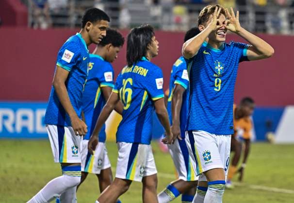 Zambia v Brazil: Group H- FIFA U-17 World Cup Qatar 2025 Dell of Brazil celebrate with his teammates after scoring the goal during the FIFA U-17 World Cup Qatar 2025 Group H match between Zambia and Brazil in Doha, Qatar, on November 10, 2025. DOHA Qatar Copyright: xNOUSHADxTHEKKAYILx