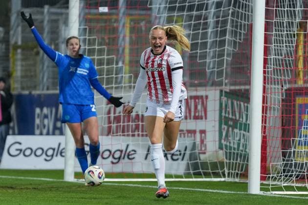 Tessa Blumenberg (SC Freiburg, 07) Torjubel, Emotionen, Jubel, Torerfolg, Abschluss, Treffer , Deutschland, Fussball, GooglePixel Frauen-Bundesliga, 10.Spieltag, 2025 2026, SC Freiburg vs. Bayer 04 Leverkusen, 10.11.2025, Dreisamstadion, Freiburg, Deutschland DFB REGULATIONS PROHIBIT ANY USE OF PHOTOGRAPHS AS IMAGE SEQUENCES AND OR QUASI-VIDEO. Freiburg Dreisamstadion Baden-Wuerttemberg Deutschland Copyright: xArnexAmbergx