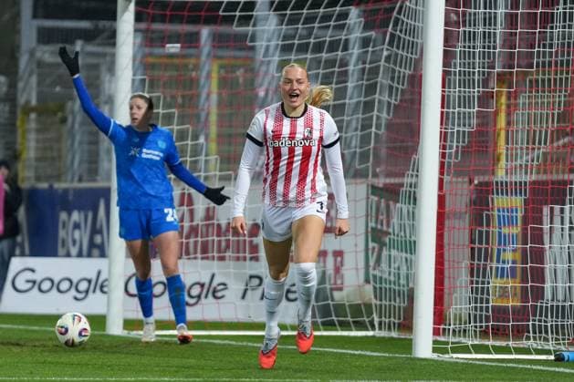 Tessa Blumenberg (SC Freiburg, 07) Torjubel, Emotionen, Jubel, Torerfolg, Abschluss, Treffer , Deutschland, Fussball, GooglePixel Frauen-Bundesliga, 10.Spieltag, 2025 2026, SC Freiburg vs. Bayer 04 Leverkusen, 10.11.2025, Dreisamstadion, Freiburg, Deutschland DFB REGULATIONS PROHIBIT ANY USE OF PHOTOGRAPHS AS IMAGE SEQUENCES AND OR QUASI-VIDEO. Freiburg Dreisamstadion Baden-Wuerttemberg Deutschland Copyright: xArnexAmbergx