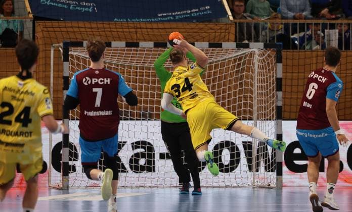 GER HBL2 Saison 2025 2026 VfL Potsdam vs HSG Krefeld Niederrhein, 10.11.25, MBS Arena, Potsdam Cedric MARQUART (HSG Krefeld-Niederrhein 24), Nicolas PAULNSTEINER (1.VfL Potsdam 7), Jörn PERSSON (HSG Krefeld-Niederrhein 34), Maximilian GRUNDMANN (1.VfL Potsdam 12), Markus MAHR (1.VfL Potsdam 6)
