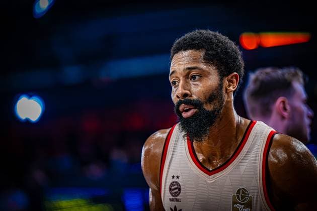 1. Basketball Bundesliga, easyCredit BBL, Saison 2025 2026, Herren, Hauptrunde, 7. Spieltag, 09.11.2025, RASTA Vechta - FC Bayern München Basketball Spencer Dinwiddie ( 26 - FC Bayern München Basketball) während der Partie Vechta RASTA Dome Niedersachsen Deutschland