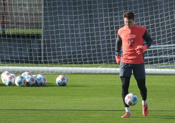 10.11.2025, FC Bayern Training, Trainingsgelaende Saebenerstrasse Muenchen, Fussball , im Bild: Jonas Urbig (FC Bayern Muenchen)