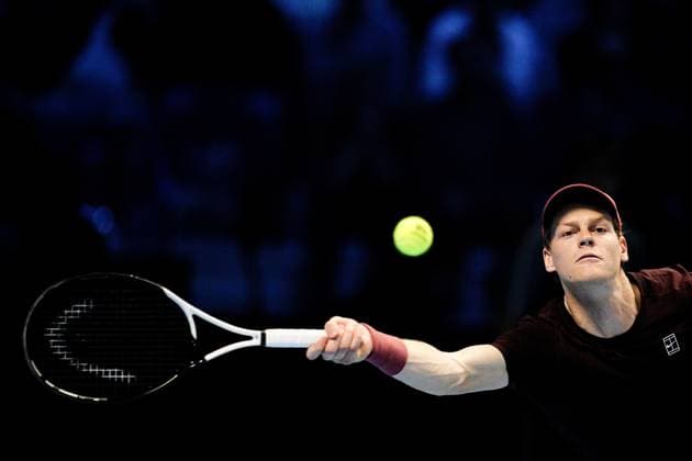 Italy s Jannik Sinner returns the ball to Canada s Felix Auger Aliassime during the singles tennis match of the ATP, Tennis Herren World Tour Finals at the Inalpi Arena in Turin, Italy - Sunday, Nov. 10, 2025. - .  Copyright: xMarcoxAlpozzi LaPressex