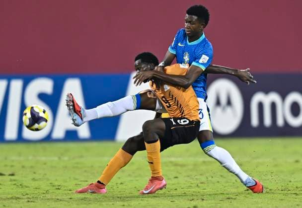 Zambia v Brazil: Group H- FIFA U-17 World Cup Qatar 2025 Vitor Hugo of Brazil and Abel Nyirongo of Zambia in action during the FIFA U-17 World Cup Qatar 2025 Group H match between Zambia and Brazil in Doha, Qatar, on November 10, 2025. DOHA Qatar Copyright: xNOUSHADxTHEKKAYILx