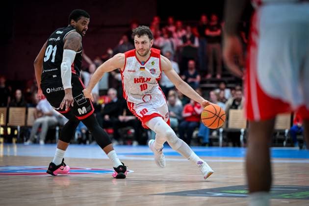 Barmer 2. Basketball Bundesliga ProA: Rheinstars Köln vs. SBB Baskets Wolmirstedt, 10.11.2025 Haris Hujic (RheinStarsKöln 10), Barmer 2. Basketball Bundesliga ProA: Rheinstars Köln vs. SBB Baskets Wolmirstedt am 10.11.2025 in der Motorworld Köln in Koeln (Nordrhein-Westfalen) Copyright: xBEAUTIFULxSPORTS Mueller-Laschetx