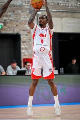Barmer 2. Basketball Bundesliga ProA: Rheinstars Köln vs. SBB Baskets Wolmirstedt, 10.11.2025 Cedric Cezell Russell Jr. (RheinStarsKöln 0), Barmer 2. Basketball Bundesliga ProA: Rheinstars Köln vs. SBB Baskets Wolmirstedt am 10.11.2025 in der Motorworld Köln in Koeln (Nordrhein-Westfalen) Copyright: xBEAUTIFULxSPORTS Mueller-Laschetx