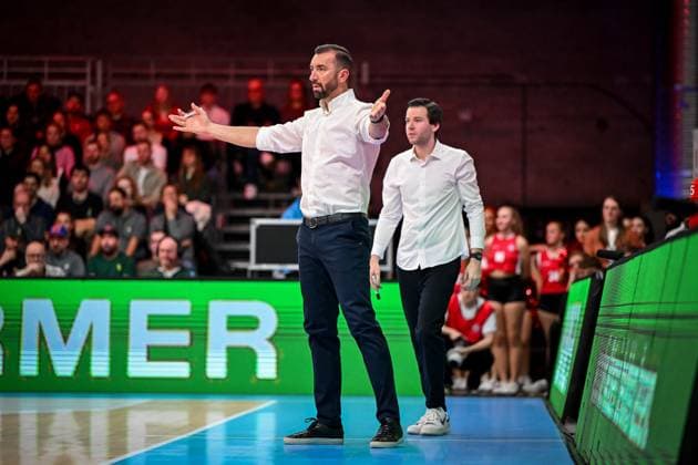 Barmer 2. Basketball Bundesliga ProA: Rheinstars Köln vs. SBB Baskets Wolmirstedt, 10.11.2025 Zoran Kukic (Trainer RheinStars Köln), Barmer 2. Basketball Bundesliga ProA: Rheinstars Köln vs. SBB Baskets Wolmirstedt am 10.11.2025 in der Motorworld Köln in Koeln (Nordrhein-Westfalen) Copyright: xBEAUTIFULxSPORTS Mueller-Laschetx