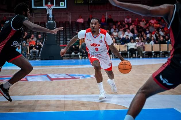 Barmer 2. Basketball Bundesliga ProA: Rheinstars Köln vs. SBB Baskets Wolmirstedt, 10.11.2025 Cedric Cezell Russell Jr. (RheinStarsKöln 0), Barmer 2. Basketball Bundesliga ProA: Rheinstars Köln vs. SBB Baskets Wolmirstedt am 10.11.2025 in der Motorworld Köln in Koeln (Nordrhein-Westfalen) Copyright: xBEAUTIFULxSPORTS Mueller-Laschetx