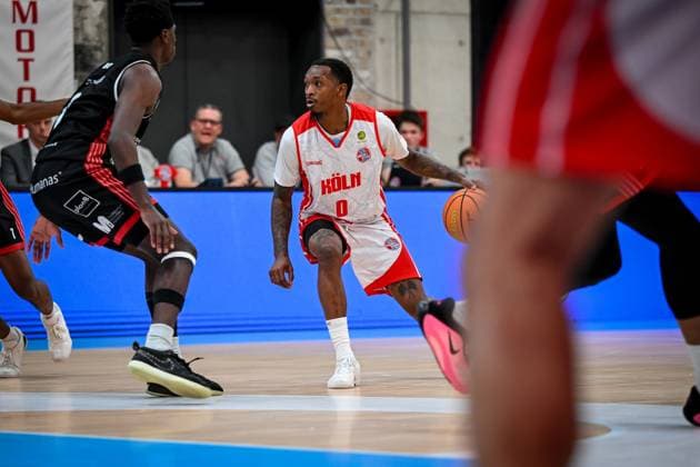 Barmer 2. Basketball Bundesliga ProA: Rheinstars Köln vs. SBB Baskets Wolmirstedt, 10.11.2025 Cedric Cezell Russell Jr. (RheinStarsKöln 0), Barmer 2. Basketball Bundesliga ProA: Rheinstars Köln vs. SBB Baskets Wolmirstedt am 10.11.2025 in der Motorworld Köln in Koeln (Nordrhein-Westfalen) Copyright: xBEAUTIFULxSPORTS Mueller-Laschetx