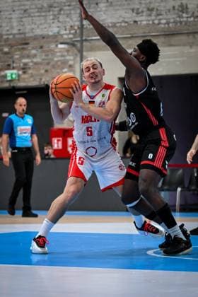 Barmer 2. Basketball Bundesliga ProA: Rheinstars Köln vs. SBB Baskets Wolmirstedt, 10.11.2025 Rupert Hennen (RheinStarsKöln 5), Barmer 2. Basketball Bundesliga ProA: Rheinstars Köln vs. SBB Baskets Wolmirstedt am 10.11.2025 in der Motorworld Köln in Koeln (Nordrhein-Westfalen) Copyright: xBEAUTIFULxSPORTS Mueller-Laschetx