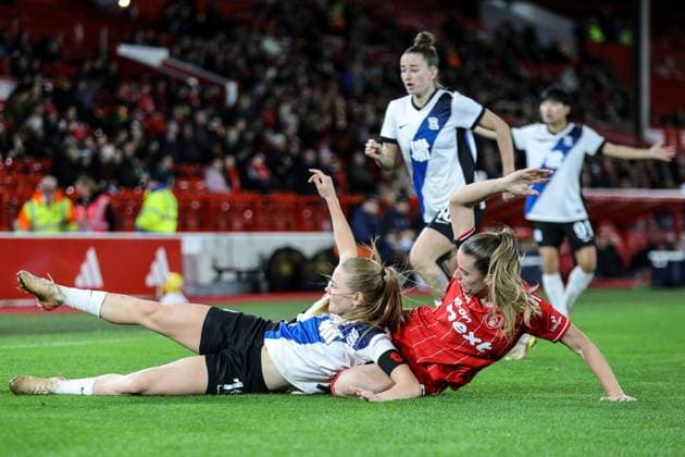 Lily Crosthwaite (16 Birmingham City) and Chloe Mustaki (5 Nottingham Forest) battle for the ball during the Barclays Womens Super League 2 football match between Nottingham Forest and Birmingham City at The City Ground in Nottingham, England Copyright: xNataliexMincher SPPx Sportspressphoto_SPR60957
