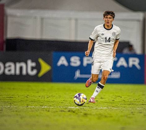 Fussball FIFA U17, U 17 U 17 Weltmeisterschaft Katar 2025 - El Salvador vs Deutschland - Gruppe G Spiel 61: Toni Langsteiner (Deutschland, 14) Copyright: xRedhaxHosnixSegganix