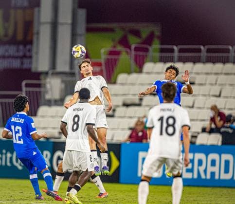 Fussball FIFA U17, U 17 U 17 Weltmeisterschaft Katar 2025 - El Salvador vs Deutschland - Gruppe G Spiel 61: Elias Vali Fard (Deutschland, 4) Copyright: xRedhaxHosnixSegganix