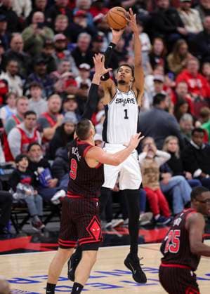 (251111) -- CHICAGO, Nov. 11, 2025 -- San Antonio Spurs Victor Wembanyama (top R) hits the game winning shot during the 2025-2026 NBA, Basketball Herren, USA regular season match between Chicago Bulls and San Antonio Spurs in Chicago, the United States, on Nov. 10, 2025. (Photo by Xinhua) (SP)U.S.-CHICAGO-BASKETBALL-NBA-BULLS VS SPURS JoelxLerner 