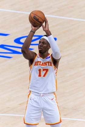 November 10, 2025, Inglewood, California, USA: Onyeka Okongwu 17 of the Atlanta Hawks makes a free throw during their regular season NBA, Basketball Herren, USA game against the Los Angeles Clippers on Monday November 10, 2025 at Intuit Dome in Inglewood, California. Clippers lose to Hawks, 102-105. ARIANA RUIZ PI Inglewood USA - ZUMAp124 20251110_zaa_p124_123 Copyright: xArianaxRuizx