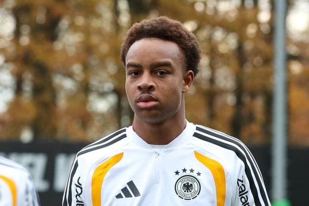 11.11.2025, xtgx, Fussball Nationalmannschaft, Training in Wolfsburg emspor, v.l. Forzan Assan Ouedraogo (Deutschland) (DFL DFB REGULATIONS PROHIBIT ANY USE OF PHOTOGRAPHS as IMAGE SEQUENCES and or QUASI-VIDEO) Wolfsburg