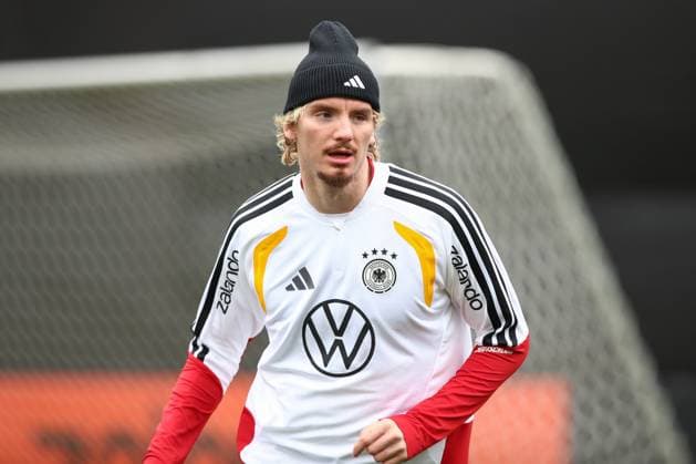 11.11.2025, xtgx, Fussball Nationalmannschaft, Training in Wolfsburg emspor, v.l. Nick Woltemade (Deutschland) (DFL DFB REGULATIONS PROHIBIT ANY USE OF PHOTOGRAPHS as IMAGE SEQUENCES and or QUASI-VIDEO) Wolfsburg