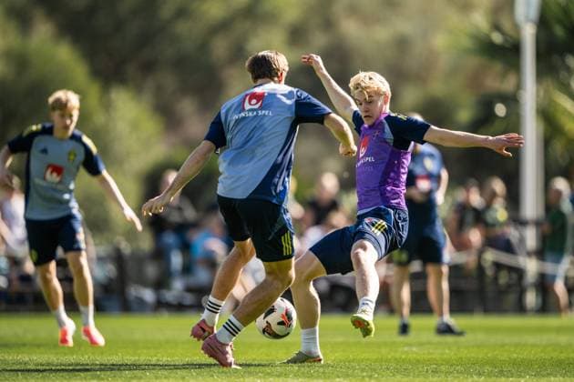 251111 Lucas Bergvall of the Swedish national football team during a training session on November 11, 2025 in Marbella. Photo: Joel Marklund BILDBYRAN kod JM JM0746 bbeng fotboll football soccer fotball vm-kval FIFA World Cup, WM, Weltmeisterschaft, Fussball qualifier träning practice training sverige sweden sverige a Copyright: JOELxMARKLUND BB251111JM021