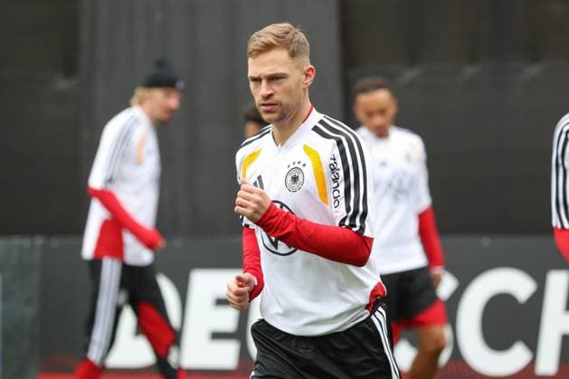 11.11.2025, xgox, Fussball - Deutsche Nationalmannschaft Training emspor, v.l. Joshua Kimmich (Deutschland, ) (DFL DFB REGULATIONS PROHIBIT ANY USE OF PHOTOGRAPHS as IMAGE SEQUENCES and or QUASI-VIDEO) Wolfsburg