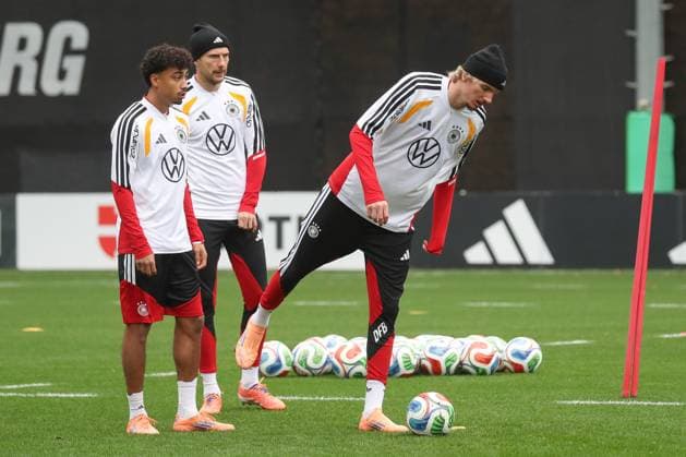 11.11.2025, xgox, Fussball - Deutsche Nationalmannschaft Training emspor, v.l. Nick Woltemade (Deutschland, ) am Ball, plays the ball (DFL DFB REGULATIONS PROHIBIT ANY USE OF PHOTOGRAPHS as IMAGE SEQUENCES and or QUASI-VIDEO) Wolfsburg