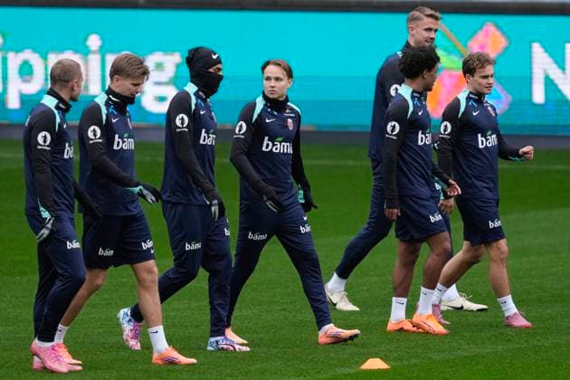 Press meeting with the Norwegian men s national football team Oslo 20251111 Andreas Schjelderup, Kristian Fredrik Malt Arnstad, David Moeller Wolfe and Oscar Bobb during training at Ullevaal Stadion before the World Cup qualifying matches against Estonia and Italy Photo Fredrik Varfjell NTB Oslo Norway EDITORIAL USE ONLY RESTRICTED USE FOR BETTING COMPANIES  Copyright: xFredrikxVarfjellx xNTBx