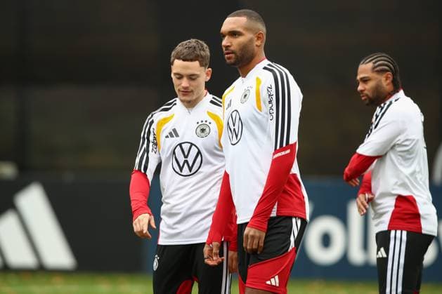 11.11.2025, xtgx, Fussball Nationalmannschaft, Training in Wolfsburg emspor, v.l. Florian Wirtz (Deutschland), Jonathan Tah (Deutschland) (DFL DFB REGULATIONS PROHIBIT ANY USE OF PHOTOGRAPHS as IMAGE SEQUENCES and or QUASI-VIDEO) Wolfsburg