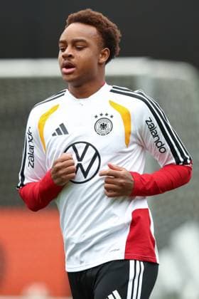 11.11.2025, xtgx, Fussball Nationalmannschaft, Training in Wolfsburg emspor, v.l. Forzan Assan Ouedraogo (Deutschland) (DFL DFB REGULATIONS PROHIBIT ANY USE OF PHOTOGRAPHS as IMAGE SEQUENCES and or QUASI-VIDEO) Wolfsburg