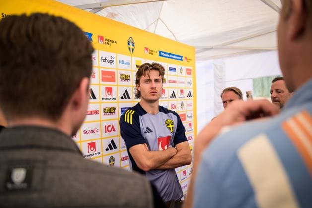 251111 Mattias Svanberg of the Swedish national football team talking to media after a training session on November 11, 2025 in Marbella. Photo: Joel Marklund BILDBYRAN kod JM JM0746 bbeng fotboll football soccer fotball vm-kval FIFA World Cup, WM, Weltmeisterschaft, Fussball qualifier träning practice training sverige sweden sverige a Copyright: JOELxMARKLUND BB251111JM046