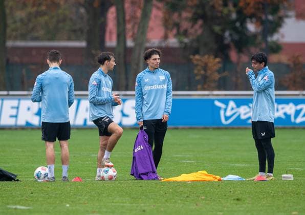 Fussball, Herren, Saison 2025 26, 2. Bundesliga, Hertha BSC, Training, v.l. Janne Berner (Hertha BSC), Tim Hoffmann (Hertha BSC), Selim Telib (Hertha BSC), Eliyas Strasner (Hertha BSC), 11.11. 2025,