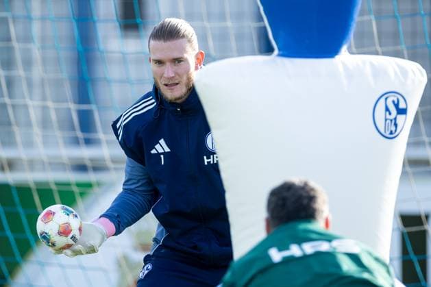 11.11.2025, Fussball, Saison 2025 2026, 2. Bundesliga, Training FC Schalke 04, Loris Karius (FC Schalke 04), Gelsenkirchen Trainingsgelände FC Schalke 04 NRW Deutschland xRHR-FOTO DEx Copyright: EWERT RHR-FOTOx RHR-FOTO DE