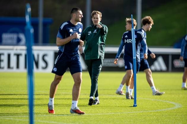 11.11.2025, Fussball, Saison 2025 2026, 2. Bundesliga, Training FC Schalke 04, Co-Trainer Adin Osmanbasic (FC Schalke 04), Gelsenkirchen Trainingsgelände FC Schalke 04 NRW Deutschland xRHR-FOTO DEx Copyright: EWERT RHR-FOTOx RHR-FOTO DE