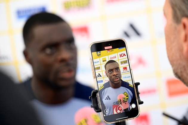 MARBELLA, SPANIEN 20251111 Ken Sema i mixad zon när svenska herrlandslaget i fotboll tränar i spanska Marbella inför VM-kvalavslutningen i Schweiz i slutet pa veckan. ** Bilden ingar i SPORTPAKET. För övriga BETALBILD