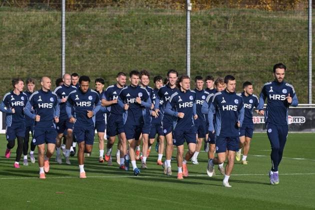 Laufeinheit der Spieler, rechts Kenan Karaman (FC Schalke 04) 11.11.2025, Fussball 2. Bundesliga, Saison 2025 2026, Training FC Schalke 04 Gelsenkirchen Nordrhein Westfalen Deutschland