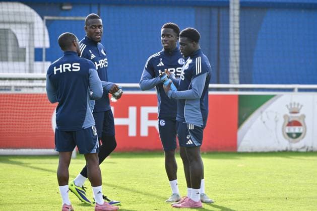 Christopher Antwi-Adjei (Schalke 04), Bryan Lasme (FC Schalke 04), Christian Gomis (FC Schalke 04), Zaid Tchibara (Schalke 04), v.li. 11.11.2025, Fussball 2. Bundesliga, Saison 2025 2026, Training FC Schalke 04 Gelsenkirchen Nordrhein Westfalen Deutschland