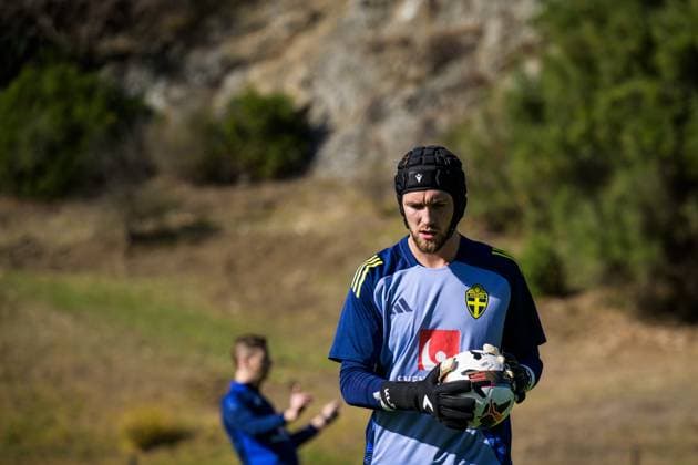 251111 Goalkeeper Noel Törnqvist of the Swedish national football team during a training session on November 11, 2025 in Marbella. Photo: Joel Marklund BILDBYRAN kod JM JM0746 bbeng fotboll football soccer fotball vm-kval FIFA World Cup, WM, Weltmeisterschaft, Fussball qualifier träning practice training sverige sweden sverige a Copyright: JOELxMARKLUND BB251111JM053
