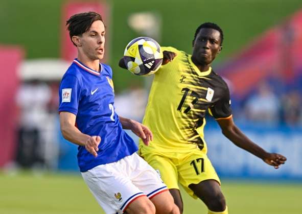 France v Uganda : Group K - FIFA U-17 World Cup Qatar 2025 Isyak Mohamed of France and Arafat Nkoola of Uganda in action during the FIFA U-17 World Cup Qatar 2025 Group K match between France v Uganda in Doha, Qatar, on November 11, 2025. DOHA Qatar Copyright: xNOUSHADxTHEKKAYILx