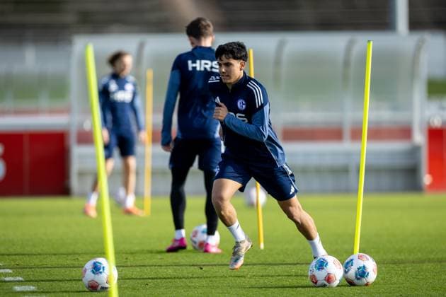 11.11.2025, Fussball, Saison 2025 2026, 2. Bundesliga, Training FC Schalke 04, Vincenzo Onofrietti (FC Schalke 04), Gelsenkirchen Trainingsgelände FC Schalke 04 NRW Deutschland xRHR-FOTO DEx Copyright: EWERT RHR-FOTOx RHR-FOTO DE