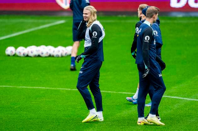Training with the Norwegian men s national football team Oslo 20251111 Norway s Erling Braut Haaland during a training session with the Norwegian men s national football team at Ullevaal Stadium before the World Cup qualifying matches against Estonia and Italy Photo Fredrik Varfjell NTB Oslo Norway EDITORIAL USE ONLY RESTRICTED USE FOR BETTING COMPANIES  Copyright: xFredrikxVarfjellx xNTBx