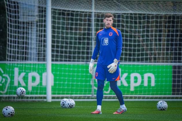 ZEIST , 11-11-2025 , KNVB Campus , season 2025 2026 , Dutch International football , Training session Netherlands , picture shows Netherlands goalkeeper Robin Roefs Training session Netherlands 11-11-2025  x31985842x Copyright: