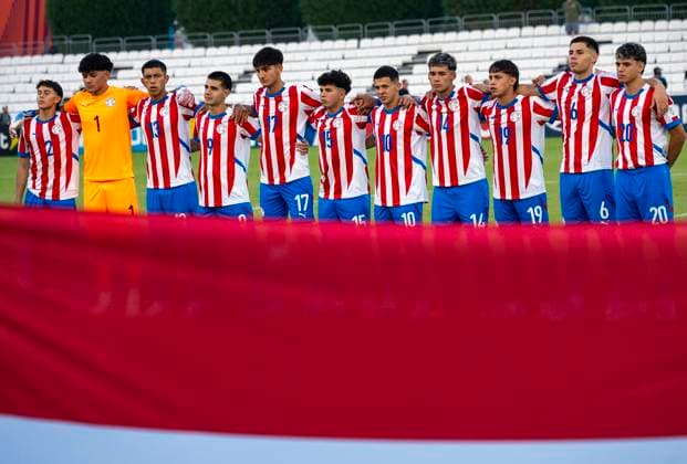 Republic of Ireland v Paraguay: Group J - FIFA U-17 World Cup Qatar 2025 Starting players of Paraguay line up prior to the FIFA U-17 World Cup Qatar 2025 Group J match between Republic of Ireland v Paraguay in Doha, Qatar, on November 11, 2025. DOHA Qatar Copyright: xNOUSHADxTHEKKAYILx