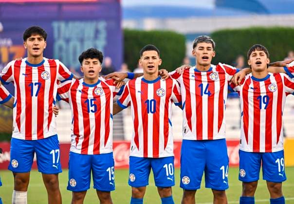 Republic of Ireland v Paraguay: Group J - FIFA U-17 World Cup Qatar 2025 Starting players of Paraguay line up prior to the FIFA U-17 World Cup Qatar 2025 Group J match between Republic of Ireland v Paraguay in Doha, Qatar, on November 11, 2025. DOHA Qatar Copyright: xNOUSHADxTHEKKAYILx