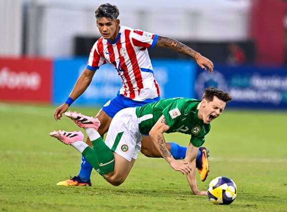 Republic of Ireland v Paraguay: Group J - FIFA U-17 World Cup Qatar 2025 Ryan Butler of Republic of Ireland and Jhosias Campss of Paraguay in action during the FIFA U-17 World Cup Qatar 2025 Group J match between Republic of Ireland v Paraguay in Doha, Qatar, on November 11, 2025. DOHA Qatar Copyright: xNOUSHADxTHEKKAYILx