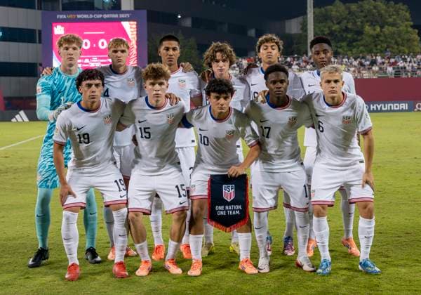 Czechia v USA : Group I - FIFA U-17 World Cup Qatar 2025 Starting players of USA pose for a group photo prior to the FIFA U-17 World Cup Qatar 2025 Group I match between Czechia v USA in Doha, Qatar, on November 11, 2025. DOHA Qatar Copyright: xNOUSHADxTHEKKAYILx