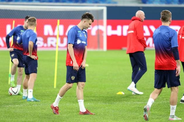 Alexandr Golovin, known as Aleksandr Golovin during an open training session of the Russian national football team before the BetBoom friendly match Russia - Peru at the Gazprom Arena in St. Petersburg. 11 11 2025 MaksimxKonstantinov