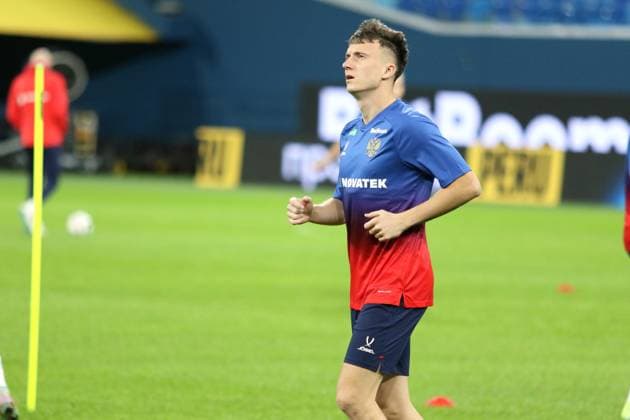 Alexandr Golovin, known as Aleksandr Golovin during an open training session of the Russian national football team before the BetBoom friendly match Russia - Peru at the Gazprom Arena in St. Petersburg. 11 11 2025 MaksimxKonstantinov