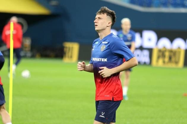 Alexandr Golovin, known as Aleksandr Golovin during an open training session of the Russian national football team before the BetBoom friendly match Russia - Peru at the Gazprom Arena in St. Petersburg. 11 11 2025 MaksimxKonstantinov